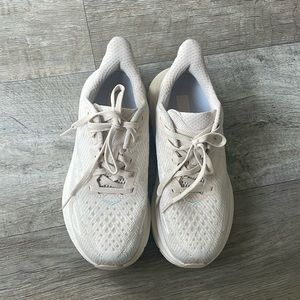 Hoka Clifton 9 SHIFTING SAND / EGGNOG, Size 5.5 M